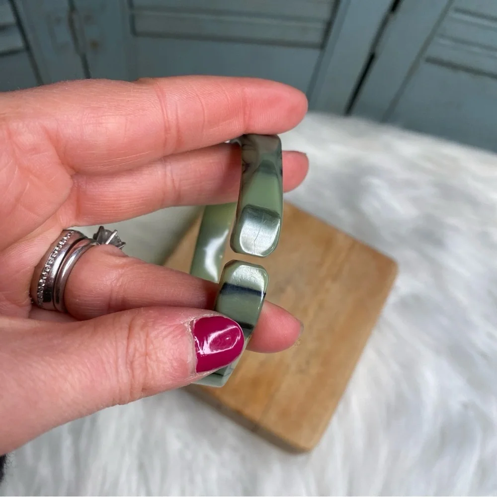 Vintage Acrylic Avocado Green Striped MCM Geometric Bangle Bracelet
